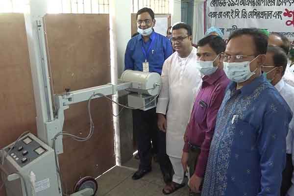 যশোর হাসপাতালে এক্সরে, ইসিজি, থার্মাল স্ক্যানার দিলেন আওয়ামী লীগ নেতা