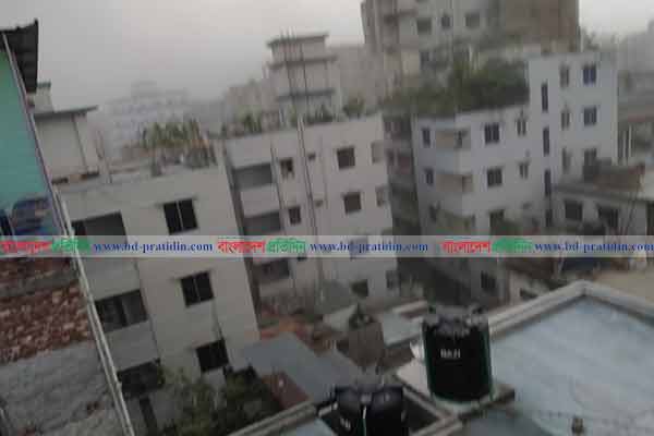 রাজধানীতে হঠাৎ শিলা বৃষ্টি