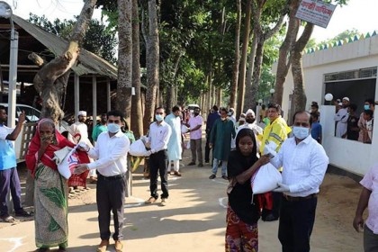 হালুয়াঘাটে অসহায় ও কর্মহীনদের মাঝে সরকারি ত্রাণ সহায়তা অব্যাহত