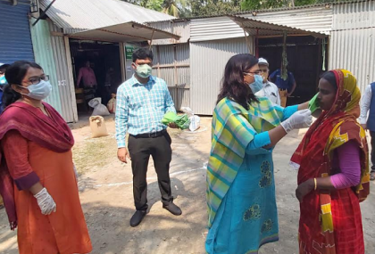 চরভদ্রাসনে ১০০ পরিবারের মাঝে খাদ্যসামগ্রী বিতরণ