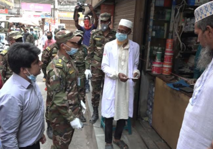 বরিশালে জনসমাগম রোধে সেনাবাহিনীর জোড়দার টহল