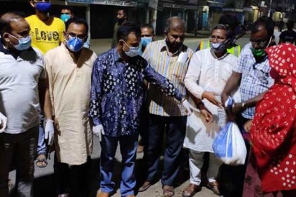 যশোরে এমপি নাবিলের 
পক্ষে খাদ্যসামগ্রী বিতরণ

