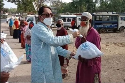 সিরাজগঞ্জে সাড়ে ৫ হাজার পরিবারের মাঝে এমপি 
তানভীর ইমামের খাদ্যসামগ্রী বিতরণ