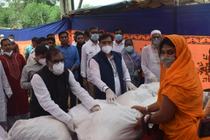 ৬০ হাজার পরিবারকে খাবার দিলেন গাজীপুর সিটি মেয়র