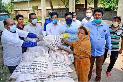 বগুড়া সদর উপজেলা আওয়ামী লীগের উদ্যোগে খাদ্যসামগ্রী বিতরণ