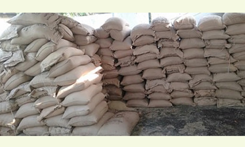 নওগাঁয় আওয়ামী লীগ নেতার বাড়ি থেকে ১৩৮ বস্তা সরকারি চাল উদ্ধার