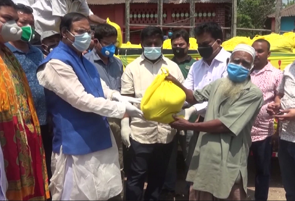 লালমনিরহাটে দুস্থদের মাঝে আওয়ামী লীগ ও জাপার ত্রাণ বিতরণ