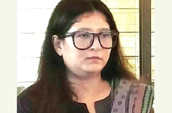 সখীপুর স্বাস্থ্য কমপ্লেক্সে পিপিই ও গ্লাভস প্রদান করলেন কুঁড়ি সিদ্দিকী 