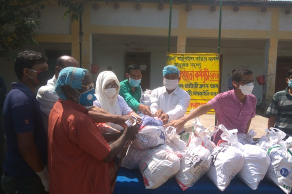 তানোরে ১২০ পরিবারের মাঝে খাদ্য সহায়তা