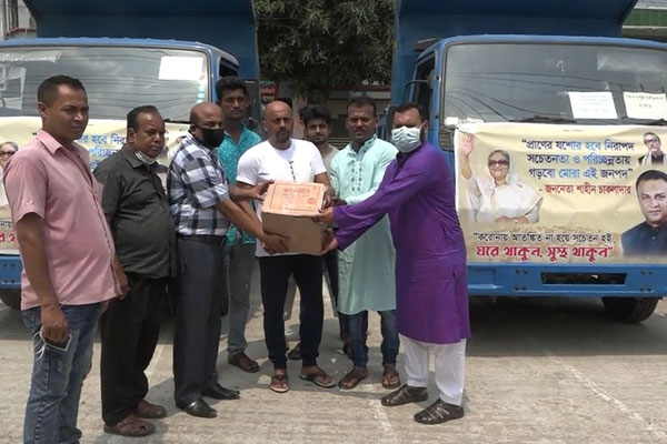 যশোরে ১০ হাজার পরিবারে 
আওয়ামী লীগ নেতার খাদ্যসামগ্রী বিতরণ 