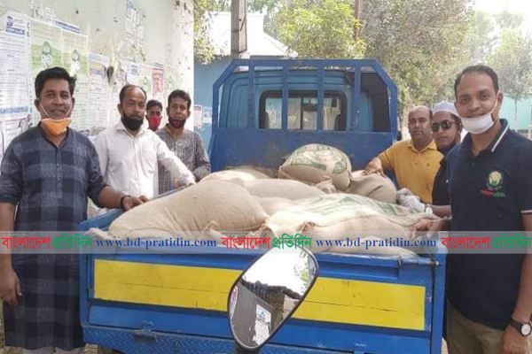 শ্রীপুরে কর্মহীন ২ হাজার পরিবারকে কমিউনিটি পুলিশের খাদ্য সহায়তা