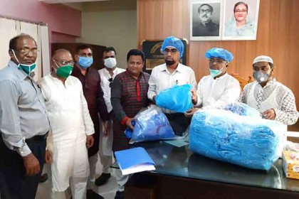 চাটমোহরে ৫০০ পিপিই দিল অরবিলট লিংক স্কুল অ্যান্ড কলেজ