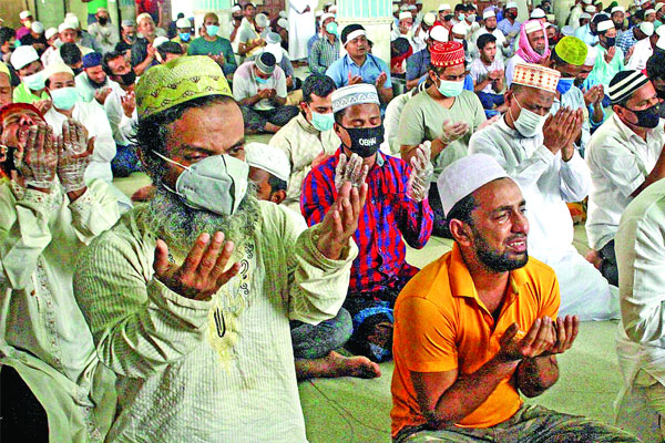মসজিদে মসজিদে দোয়া, কান্না