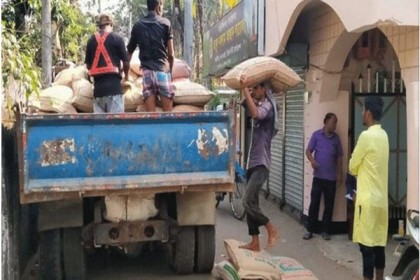 তেল, ডাল, পিয়াজ না পেয়ে চাল ফেরত দিলেন কাউন্সিলর