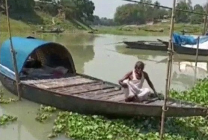 মাছ ধরার নৌকায় বৃদ্ধের কোয়ারেন্টাইন 