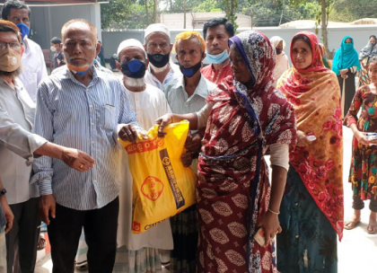 বাঞ্ছারামপুরে হতদরিদ্র মানুষের মাঝে খাদ্রসামগ্রী বিতরণ