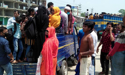 ঢাকা-আরিচা মহাসড়কে পোশাক শ্রমিকদের ঢল 