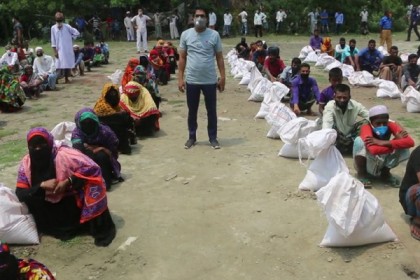 ভোলায় শ্রমজীবী পরিবারের মাঝে খাদ্য সহায়তা অব্যাহত