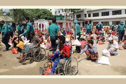 ৬ শতাধিক পরিবারে ভাটারা থানার ত্রাণ বিতরণ