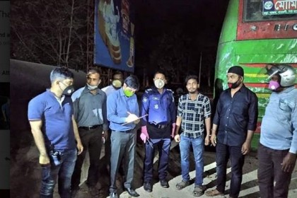 সরকারি নির্দেশনা অমান্য করায় ঠাকুরগাঁওয়ে বাস চালক ও কাউন্টার মাস্টার আটক