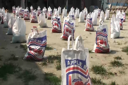 নরসিংদীতে হতদরিদ্র দিনমজুরদের মাঝে খাদ্যসামগ্রী বিতরণ