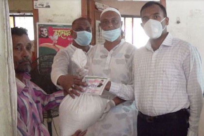 বাগেরহাটে কর্মহীন ৮শ পরিবহন 
শ্রমিকের মাঝে খাদ্যসামগ্রী বিতরণ