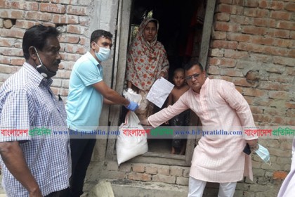 নোয়াখালীতে ১০ হাজার পরিবারে ত্রাণ সামগ্রী
