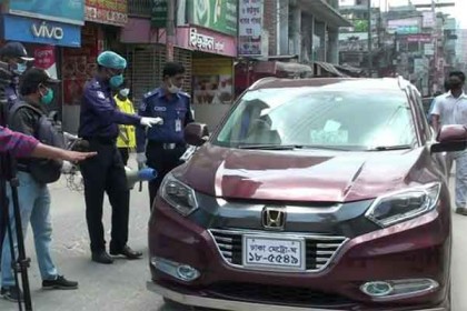 টাঙ্গাইলে করোনা ঝুঁকি এড়াতে গুরুত্বপূর্ণ পয়েন্টগুলোতে পুলিশের চেকপোস্ট