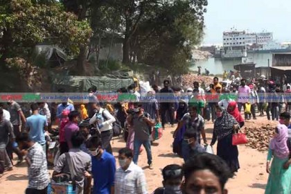 রাজধানীমুখী হাজার হাজার মানুষের ভিড়ে নাকাল পাটুরিয়াঘাট