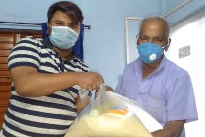 পাবিপ্রবি ছাত্রলীগের উদ্যোগে খাদ্য ও স্বাস্থ্য সুরক্ষা সামগ্রী বিতরণ