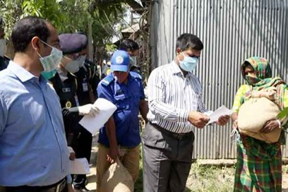 নাটোরে অসহায় মানুষের পাশে দাঁড়ালো কারা পরিবার