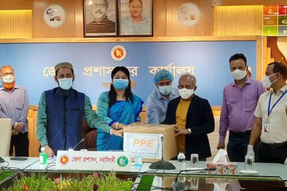 নরসিংদীতে চিকিৎসকদের নিরাপত্তায় 
৫ হাজার পিপিই প্রদান