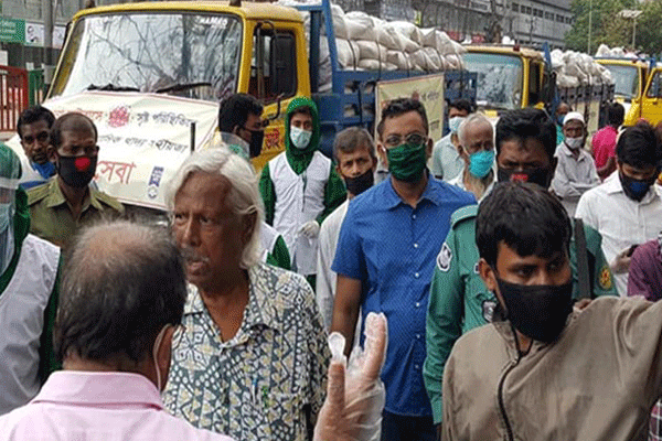 ডা. জাফরুল্লাহ চৌধুরীর ১০ ট্রাক খাদ্যসামগ্রী বিতরণ

