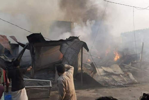 কুমিল্লায় ১৫ টি দোকান পুড়ে ছাই 