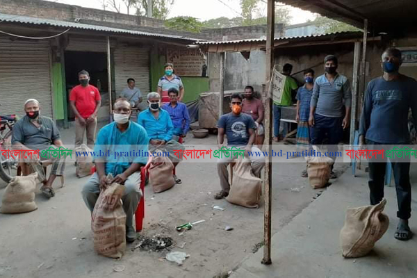 যশোরে গৃহবন্দী শ্রমজীবীদের পাশে বসুন্ধরা সিমেন্ট