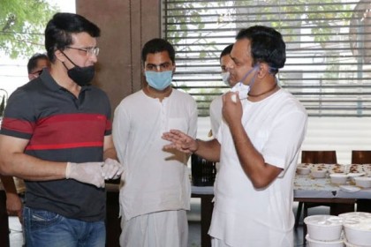প্রতিদিন ১০ হাজার মানুষের খাবারের ব্যবস্থা করছেন সৌরভ গাঙ্গুলী