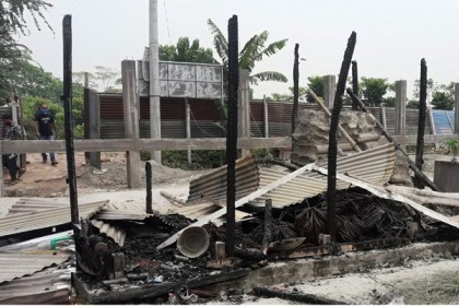 মাদারীপুরে দুর্বৃত্তের আগুনে ব্যবসায়ীর ঘর পুড়ে ছাই