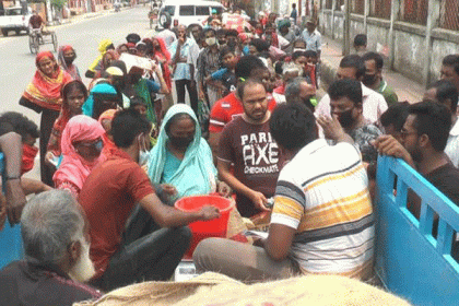 বরিশালে ১০ টাকা কেজি দরের চাল বিক্রিতে অনিয়ম

