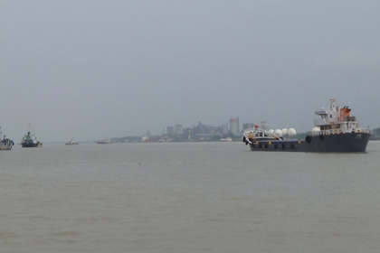 ভারতে আটকে পড়া ৩ শতাধিক জাহাজ ফিরছে মোংলায়