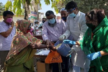 নাটোরে খোলা বাজারে ১০ টাকা কেজিতে চাল