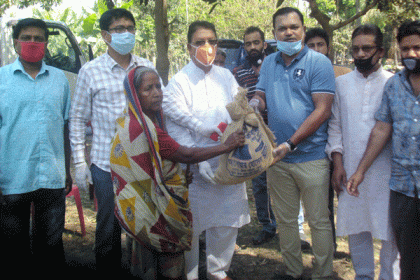 কাহালুতে খাদ্য সামগ্রী বিতরণ 

