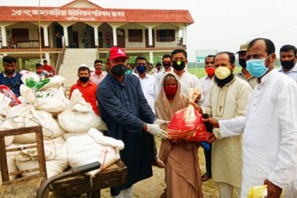 বাউফলে ৫ হাজার পরিবারকে আওয়ামী লীগের খাদ্য সহায়তা