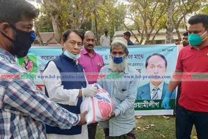 আলফাডাঙ্গায় কর্মহীনদের মাঝে খাদ্য সামগ্রী বিতরণ