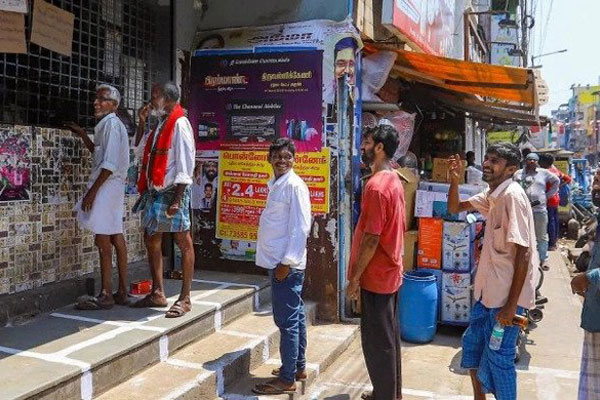 লকডাউন: মদ না পেয়ে রঙ-বার্নিশ পান, প্রাণ গেল ৩ জনের