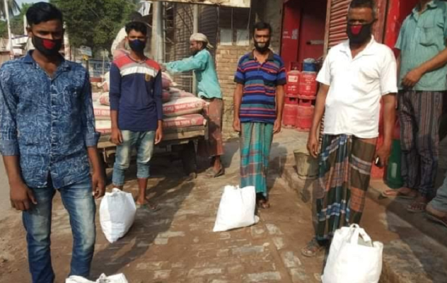 যশোরে কর্মহীনদের মাঝে বসুন্ধরা গ্রুপের ত্রাণ বিতরণ 