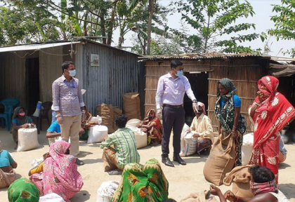 অনগ্রসর কাগদি সম্প্রদায়ের ব্যক্তিদের চাল দিয়ে সহয়তা 