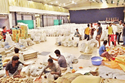 চট্টগ্রাম মহানগর পুলিশের ত্রাণ বিতরণ 

