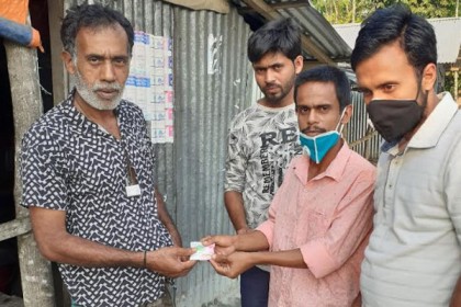 ঝালকাঠিতে করোনা প্রতিরোধে সাবান বিতরণ