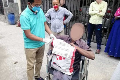 সাভারে প্রতিবন্ধী অসহায় পরিবারে খাদ্য-অর্থ সহায়তা