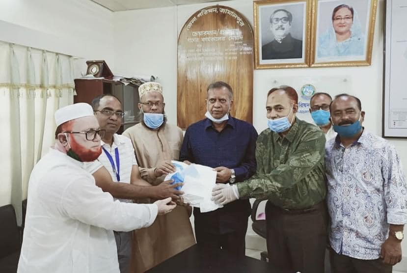 স্বাস্থ্যকর্মীদের সুরক্ষায় কিট, পিপিই ও মাস্ক দিলেন মির্জা আজম এমপি